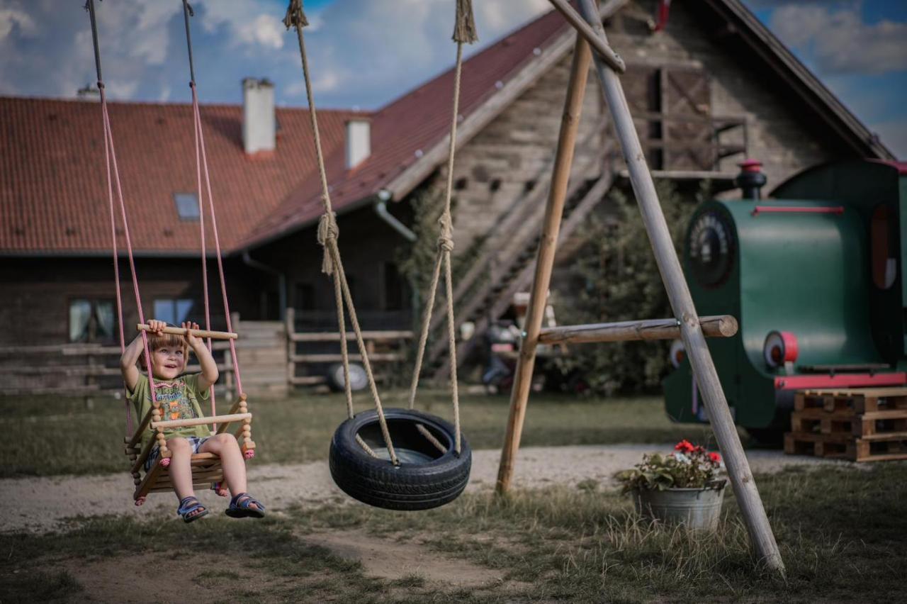 Отель Stajnia Karczow Экстерьер фото